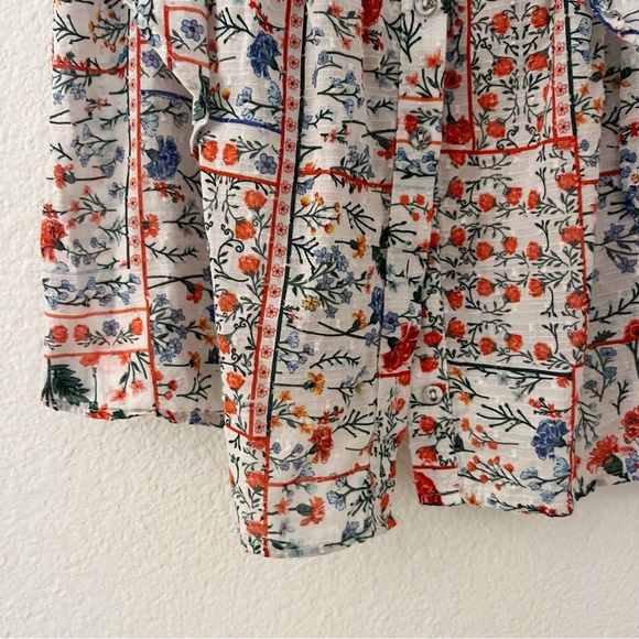 Let Me Be Anthropologie Red Embroidered Button Down Short Sleeve Blouse Size 2 - Picture 7 of 8